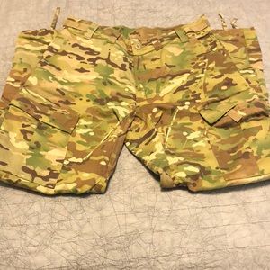 Camouflage Pants , Medium Regular .